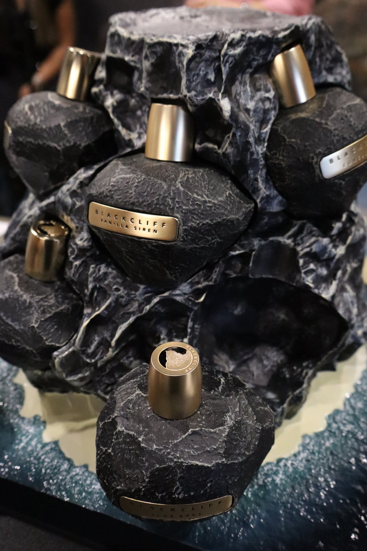 luxury parfum barbados blackcliff bottle stand
